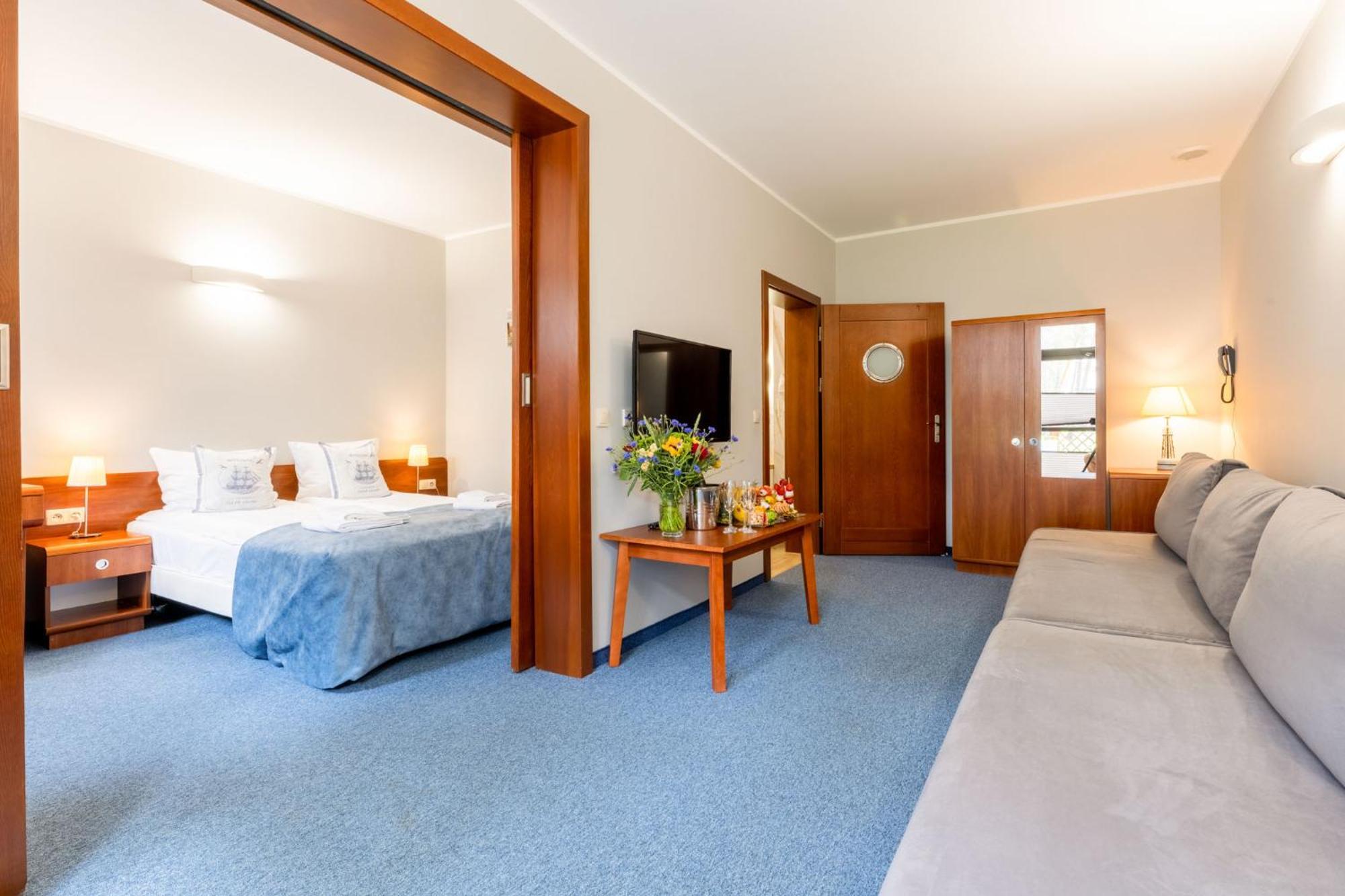 Columbus Hotell Rowy  Exteriör bild